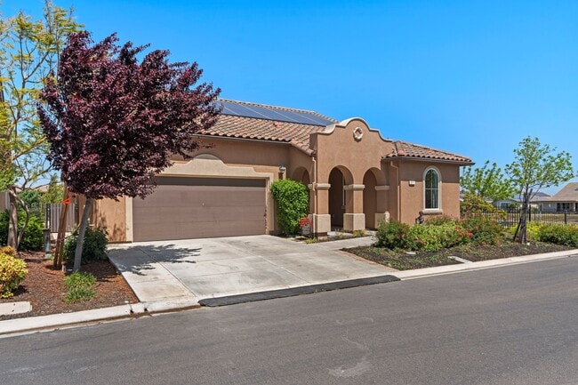 Building Photo - 377 Silver Ridge Dr