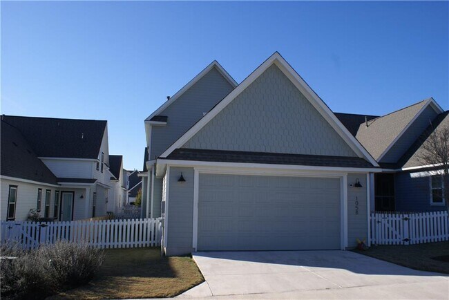 Building Photo - 1058 Grant Wood Ave