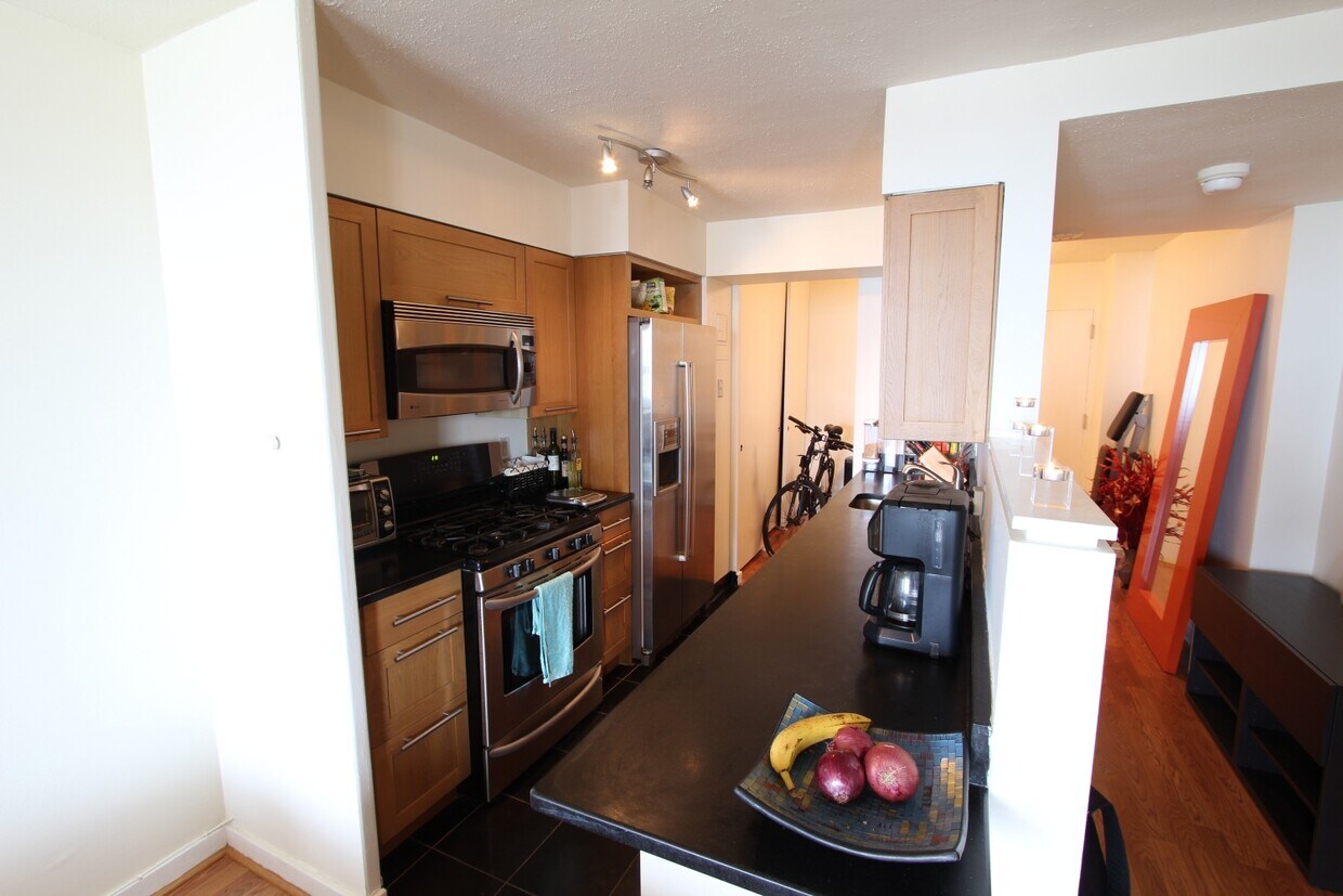 Kitchen - 604 S Washington Sq