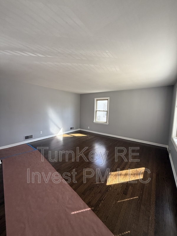 Foto principal - 18343 Oakwood Ave