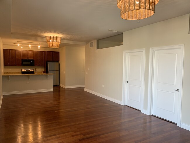 Building Photo - 3300 W Irving Park Rd