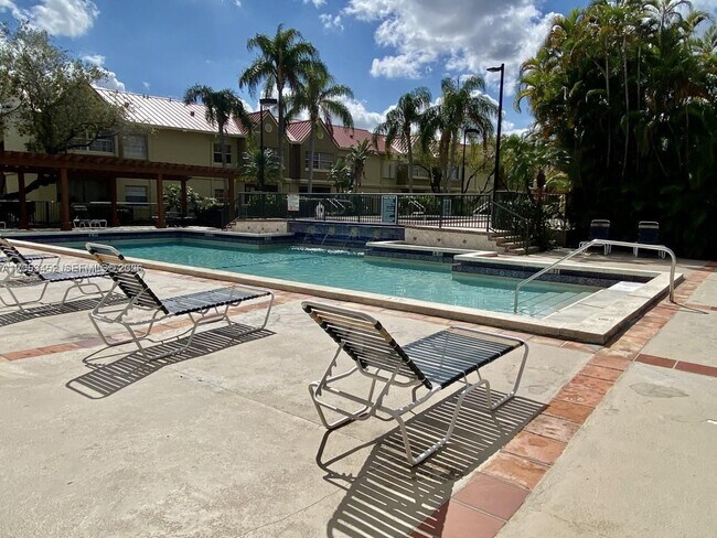 Foto del edificio - 18314 NW 68th Ave