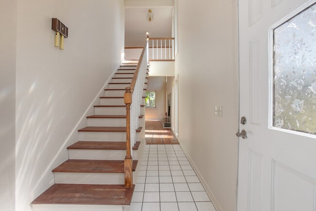 Building Photo - 5735 Fox Hollow Rd