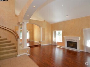 Building Photo - 655 Sun Tree Ct