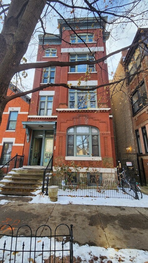 Primary Photo - 2121 W Schiller St