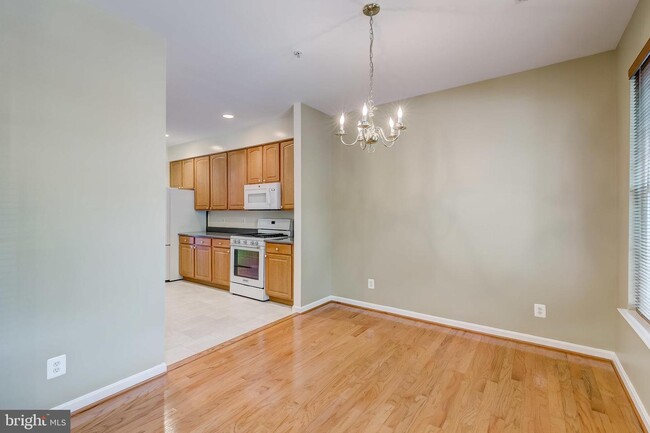Foto del edificio - 1319 Towson St