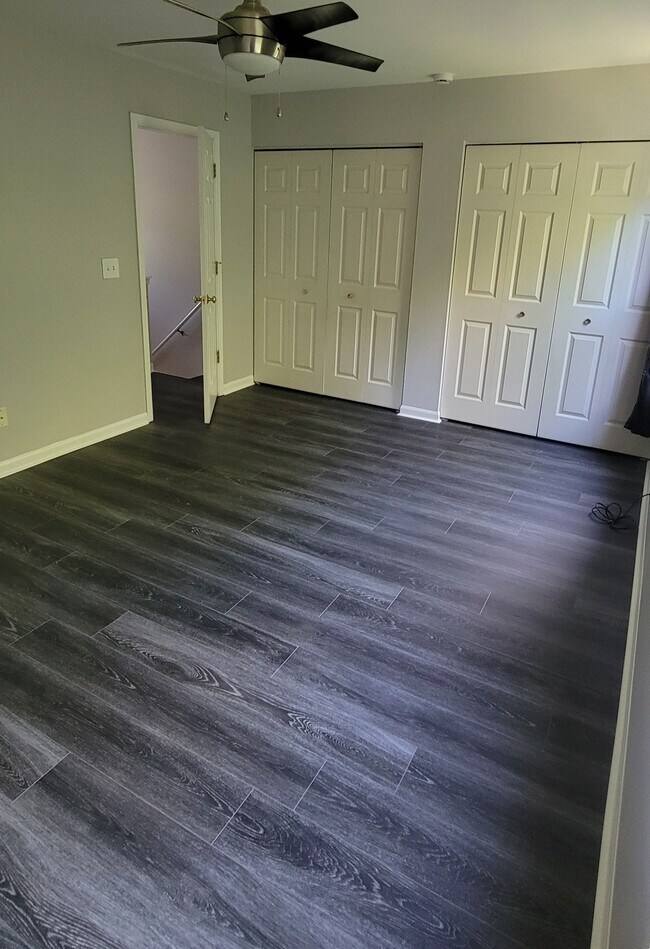 Foto del edificio - 4053 Oak Tree Ln
