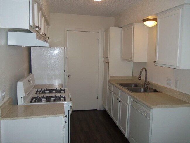 Foto del edificio - 2011 Iroquois Ln
