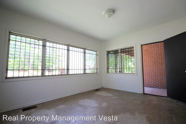 Building Photo - 3 br, 1.5 bath House - 942 Elm Street