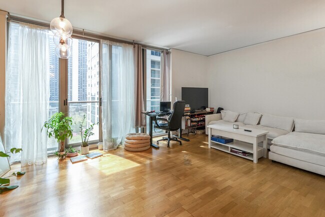 Foto del edificio - 420 E Waterside Dr