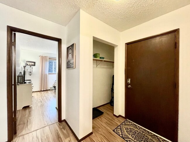 Foto del edificio - 1220 Glacier Ave