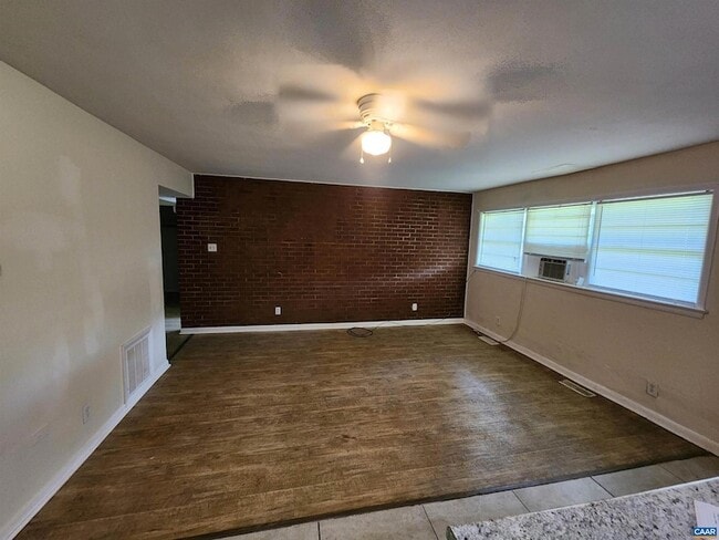 Building Photo - 130 Apple Tree Rd