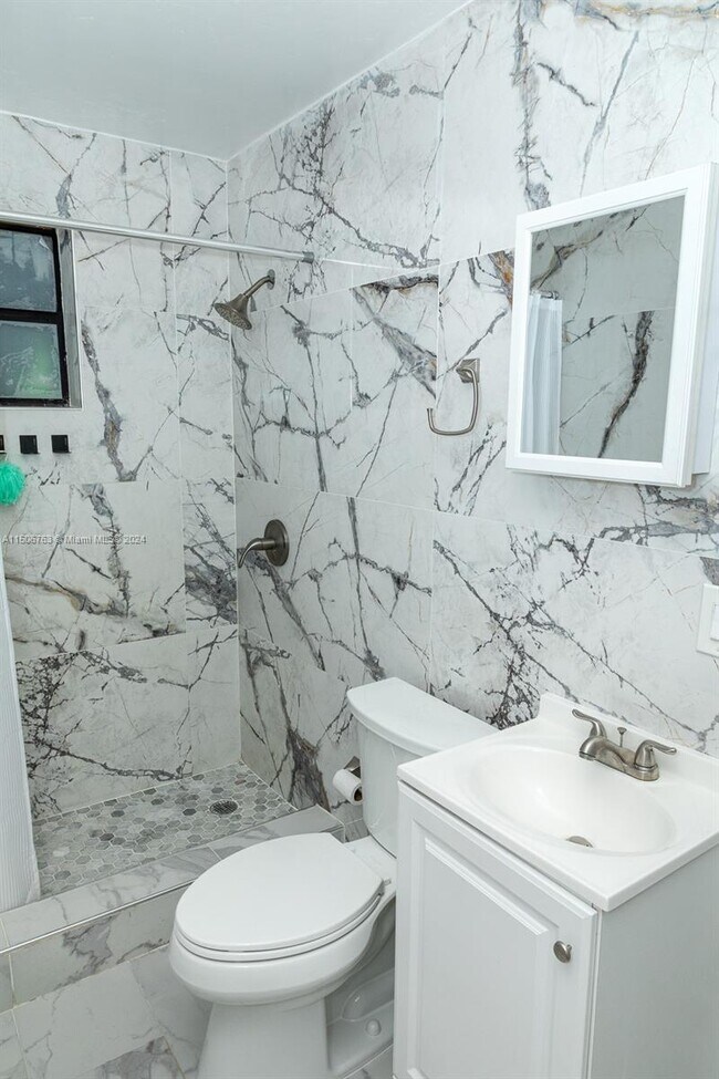 Foto del edificio - 425 NW 122nd St