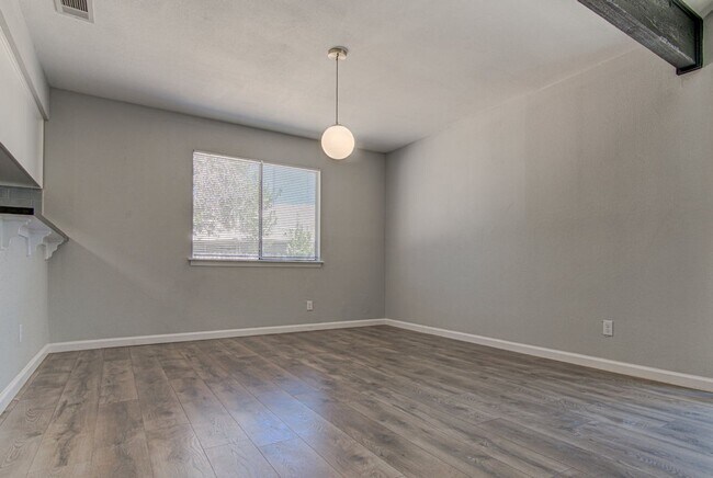 Foto del edificio - 1605 Dale Cove
