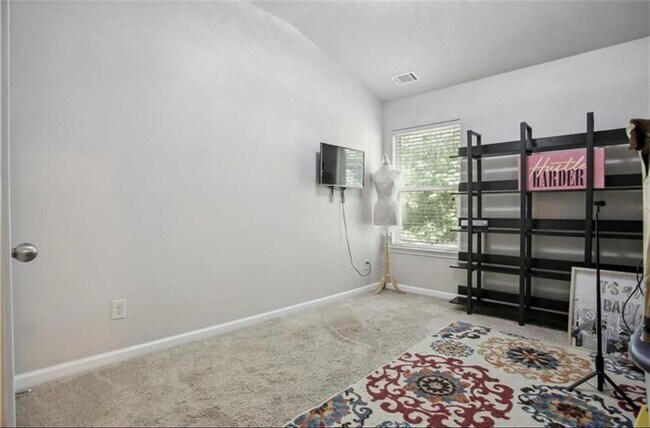 Foto del edificio - 402 Hardy Ives Ln