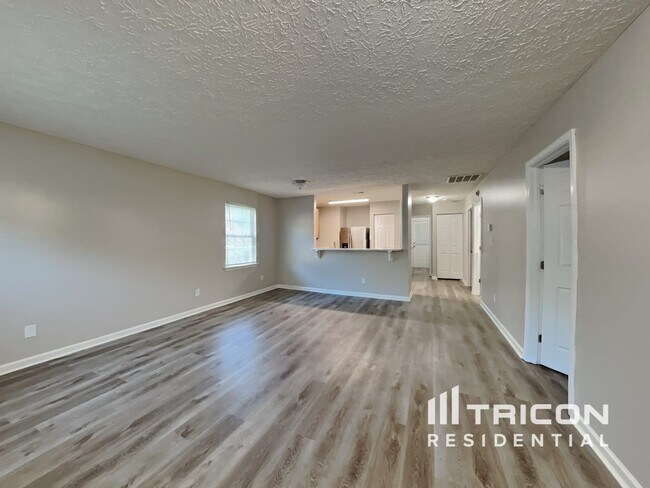 Foto del edificio - 5805 Forest Point Rd