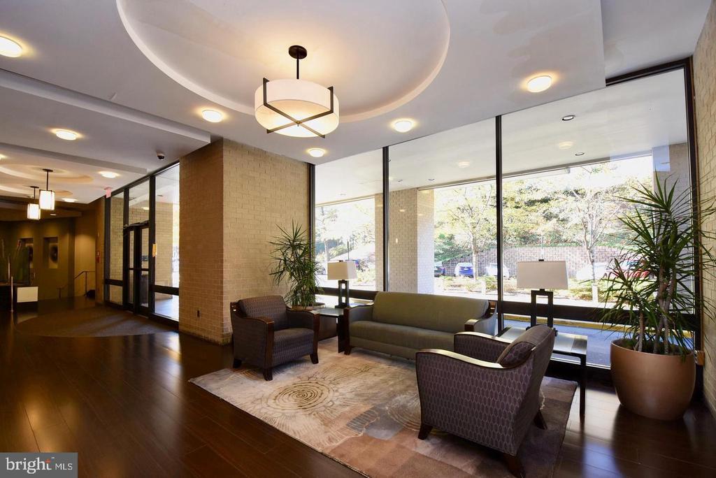 307 Yoakum Pkwy Unit 1104, Alexandria, VA 22304 Room for Rent in