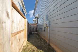 Building Photo - 10622 Cabot Trl