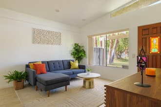 Building Photo - 290 San Jacinto Dr
