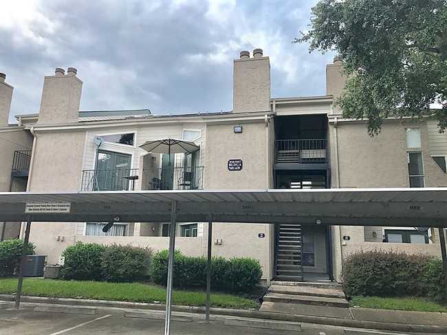 Building Photo - 10855 Meadowglen Ln