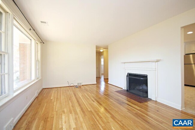 Building Photo - 1401 Forest Ridge Rd