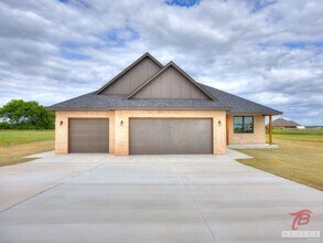 Building Photo - 1321 Chisholm Trail