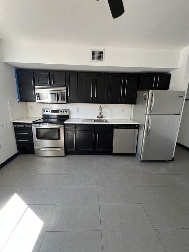 Foto del edificio - 1876 SW 11th Terrace