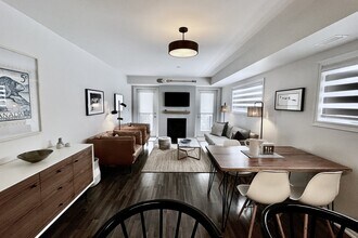 Building Photo - 2 Cove Ct