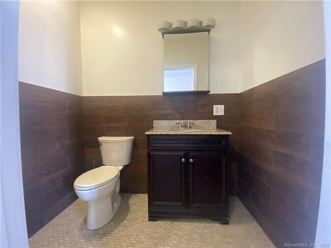 Building Photo - 285 Waterview Ave