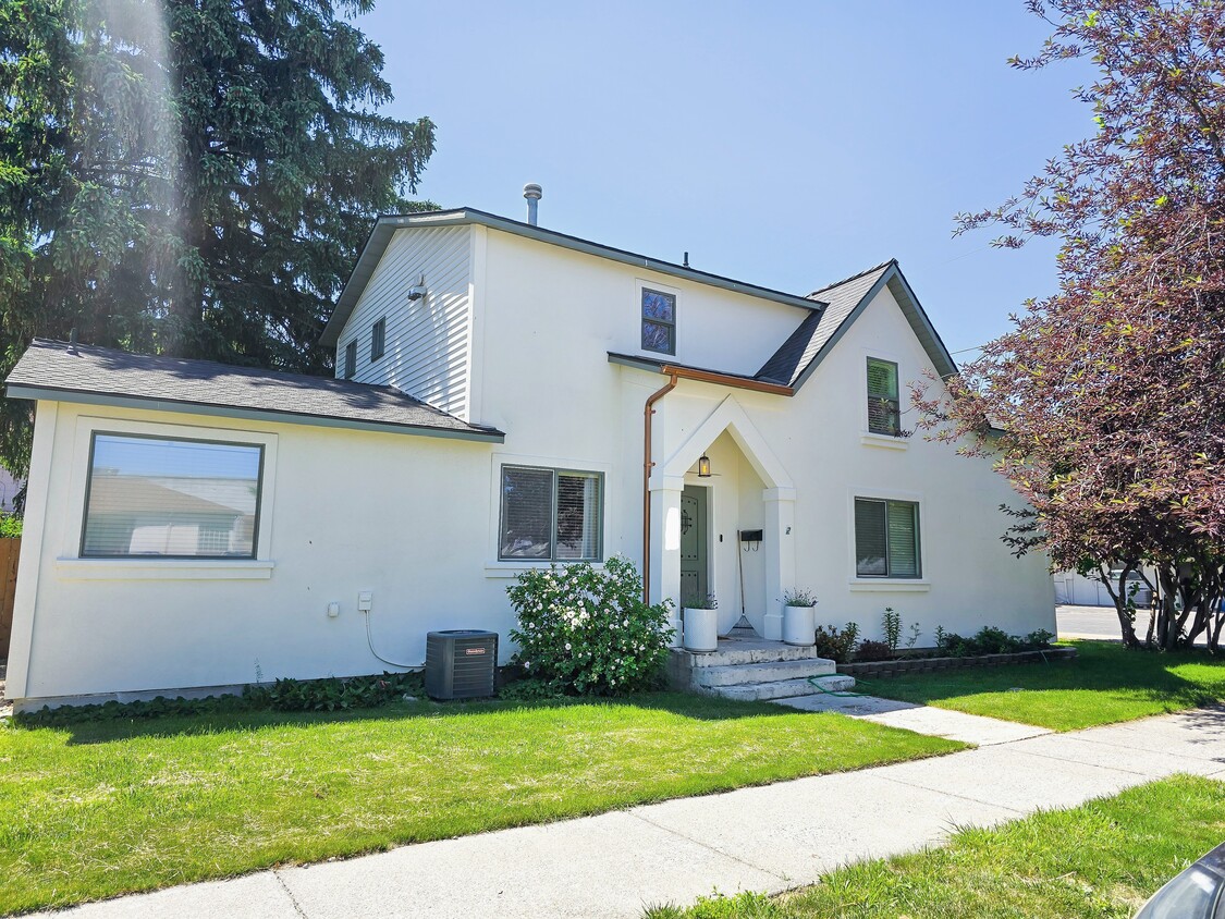 Primary Photo - 385 E 2nd S St