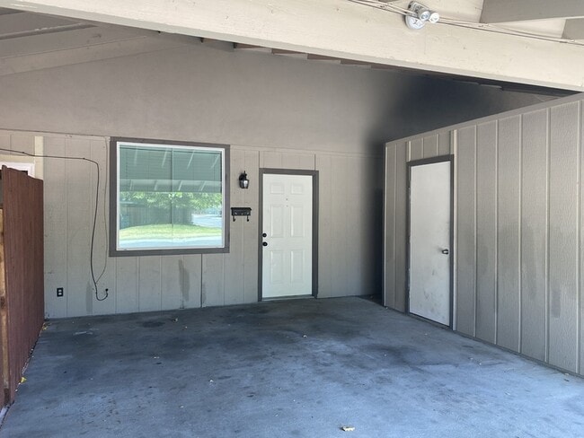 Building Photo - 3020 Olive Glen Ct