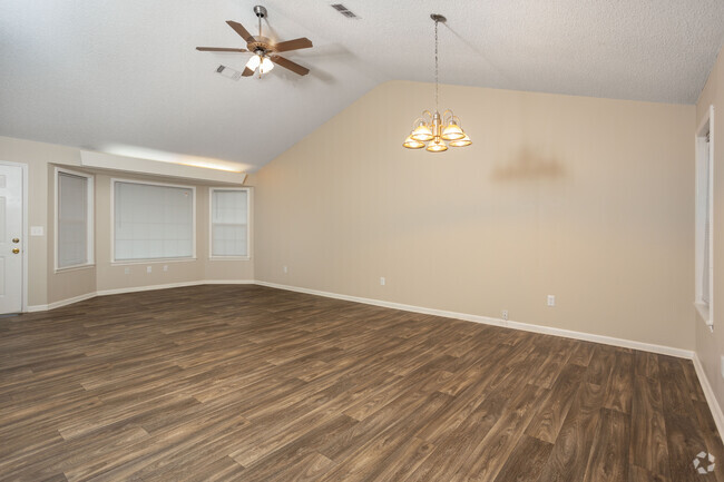 2BR, 1BA - 1,050 SF - Rosehill Apartments