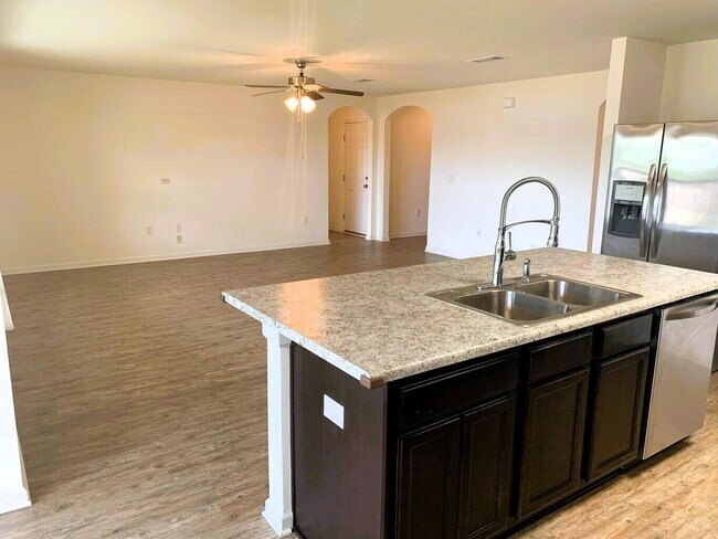Foto del edificio - 4924 Kensington Ln