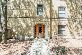 Foto principal - 2348 W Addison St