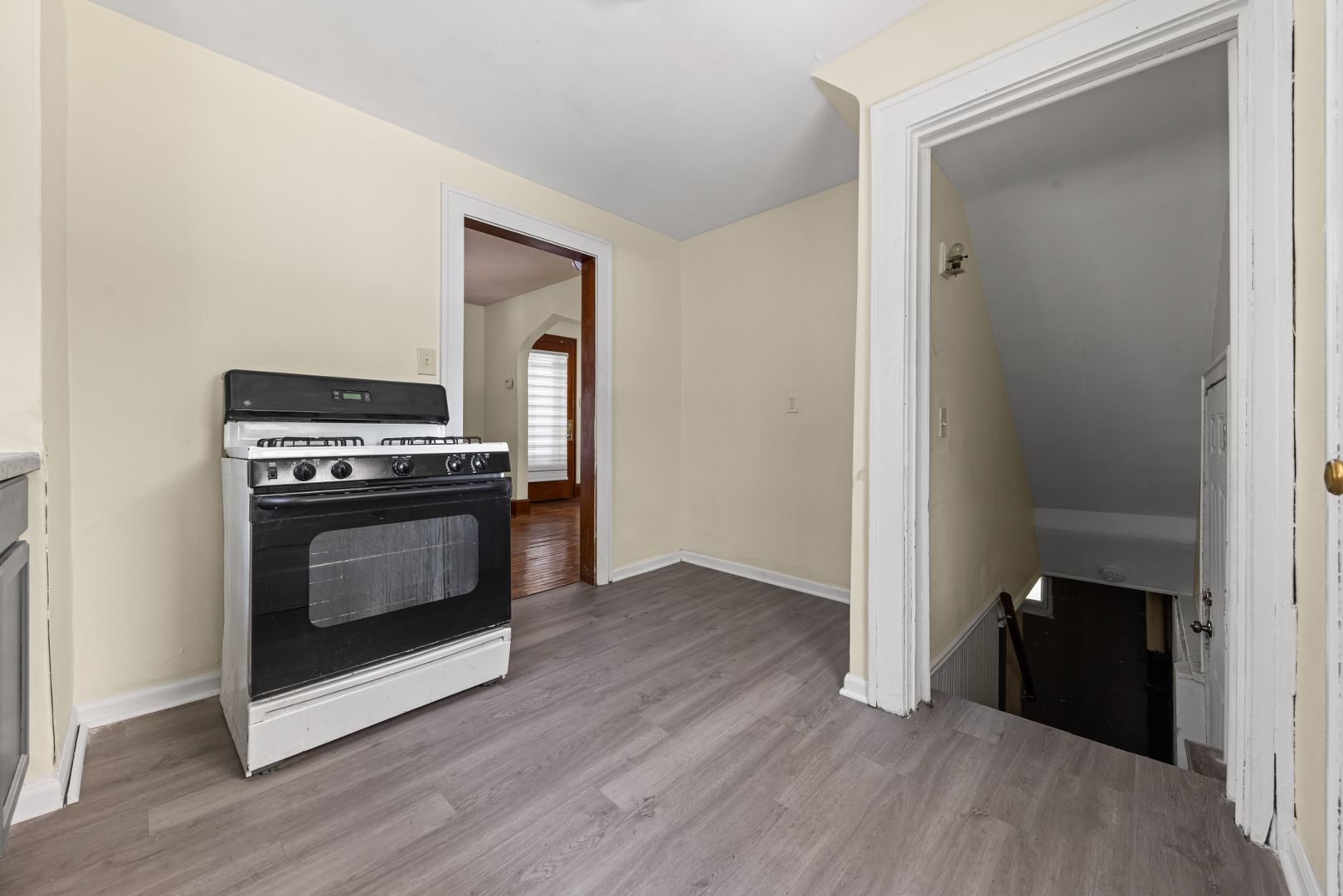 577 Eastland Ave Akron, OH 44305 – photo 5