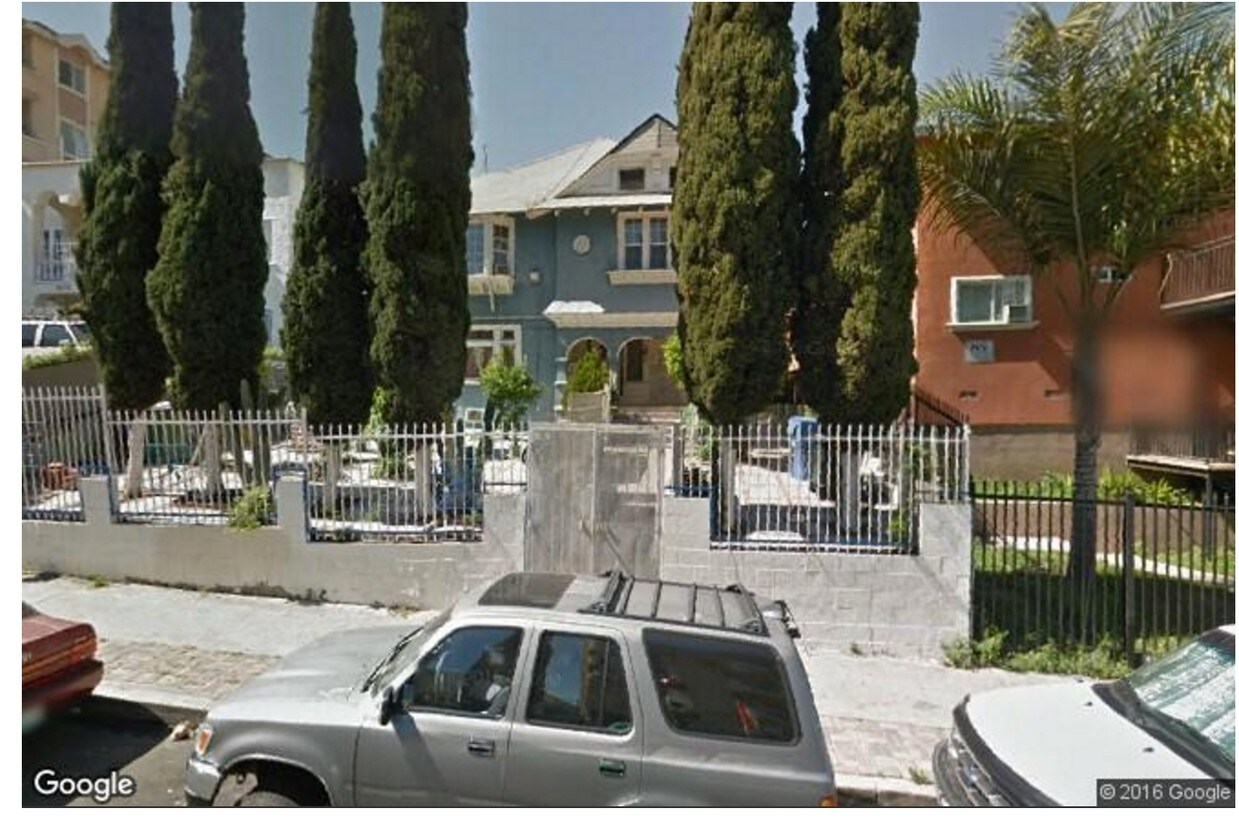 Foto principal - 821 S Grand View St