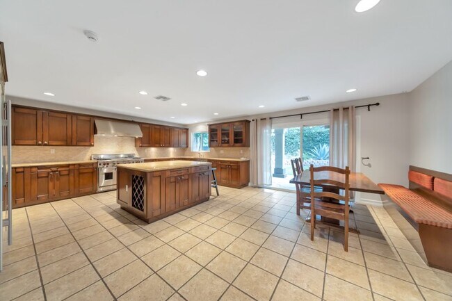 Building Photo - 22811 Gershwin Dr