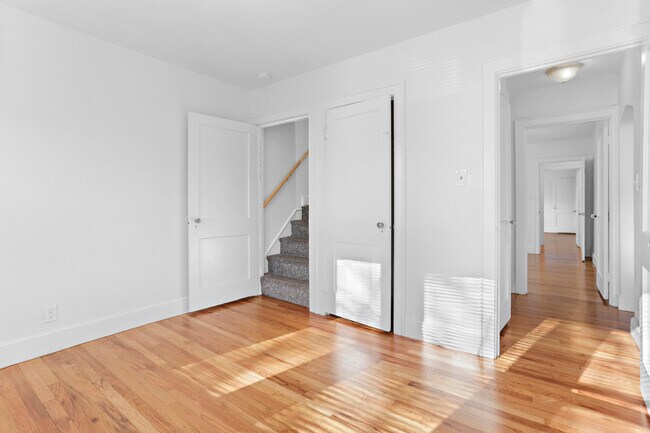 Building Photo - 43 Hatherly Rd
