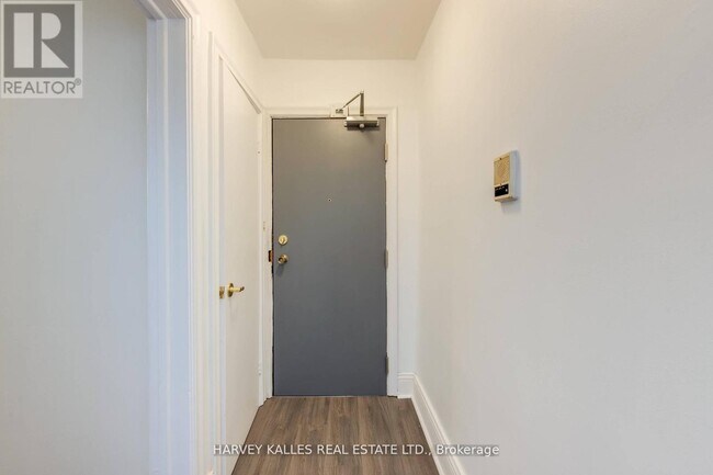 Photo du bâtiment - 2905 St Clair Ave E