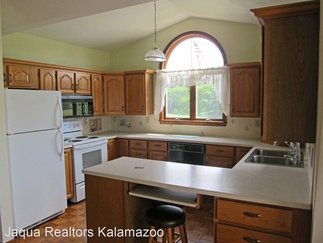 Building Photo - 2 br, 2 bath House - 16439 Mercury Drive