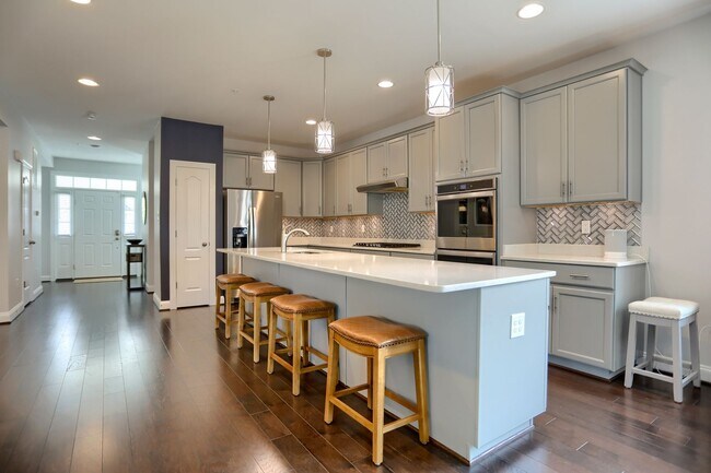 Building Photo - 6407 Falconwood St