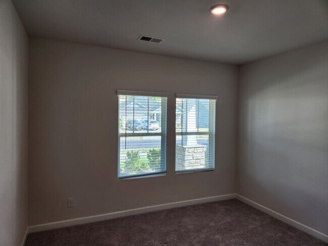 Foto del edificio - Charming 3-Bedroom, 2-Bathroom Single-Family Home in The Vineyards of Charlotte