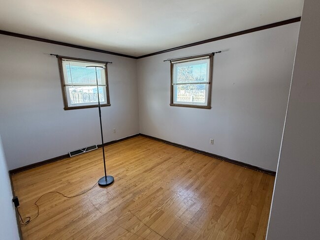 Building Photo - 1016 Fieldcrest Dr