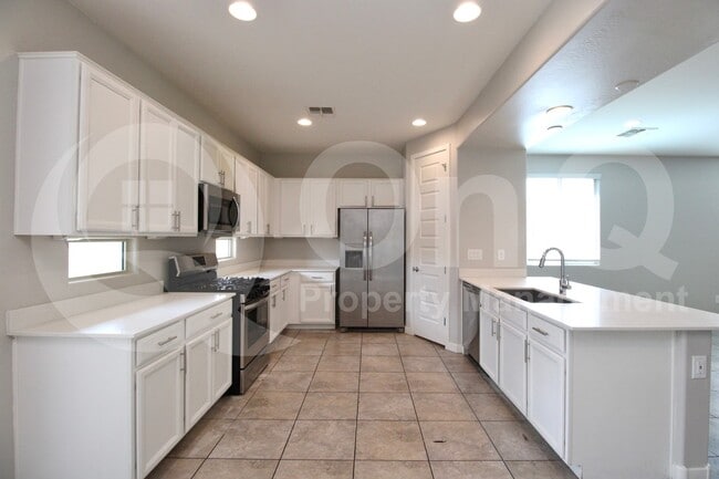 Building Photo - 3819 S 65th Ave