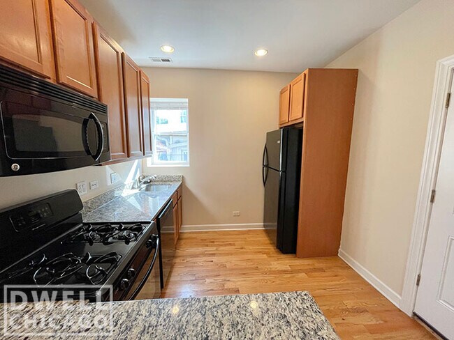 Foto del edificio - 3348 W Wilson Ave