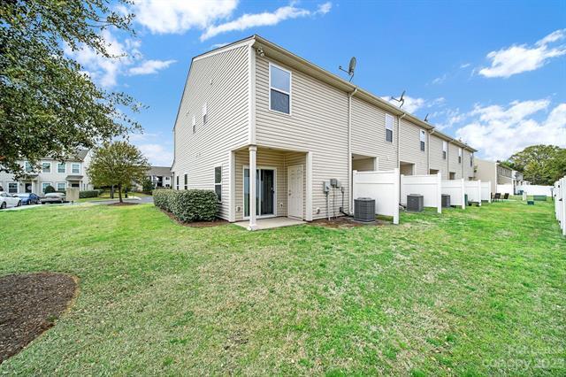 Foto del edificio - 12704 Persimmon Tree Dr