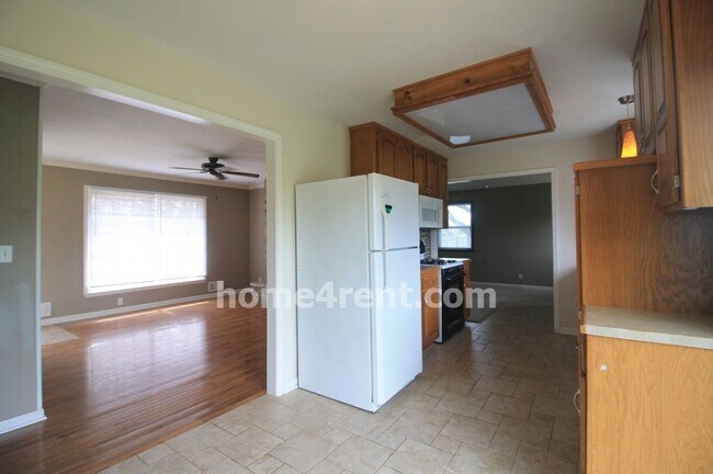 Building Photo - 3700 W 151st St