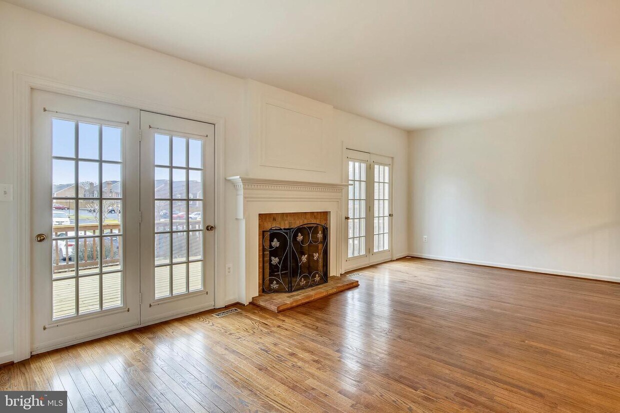Primary Photo - 208 Gretna Green Ct