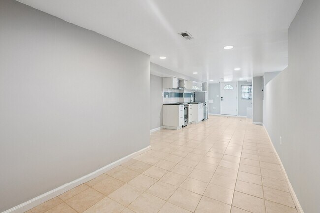 Building Photo - 608 Opus Ave