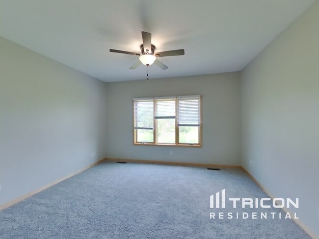 Building Photo - 633 Savanna Trail